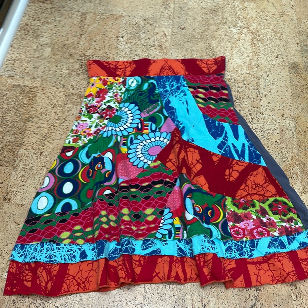 Gorgeous vintage Desigual skirt! Excellent condition vibrant colors, see photos